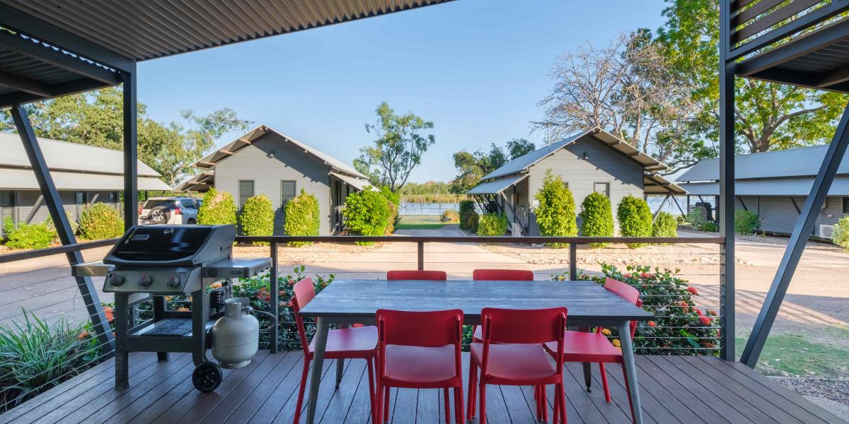 Alfresco Dining Kimberleyland Cabins